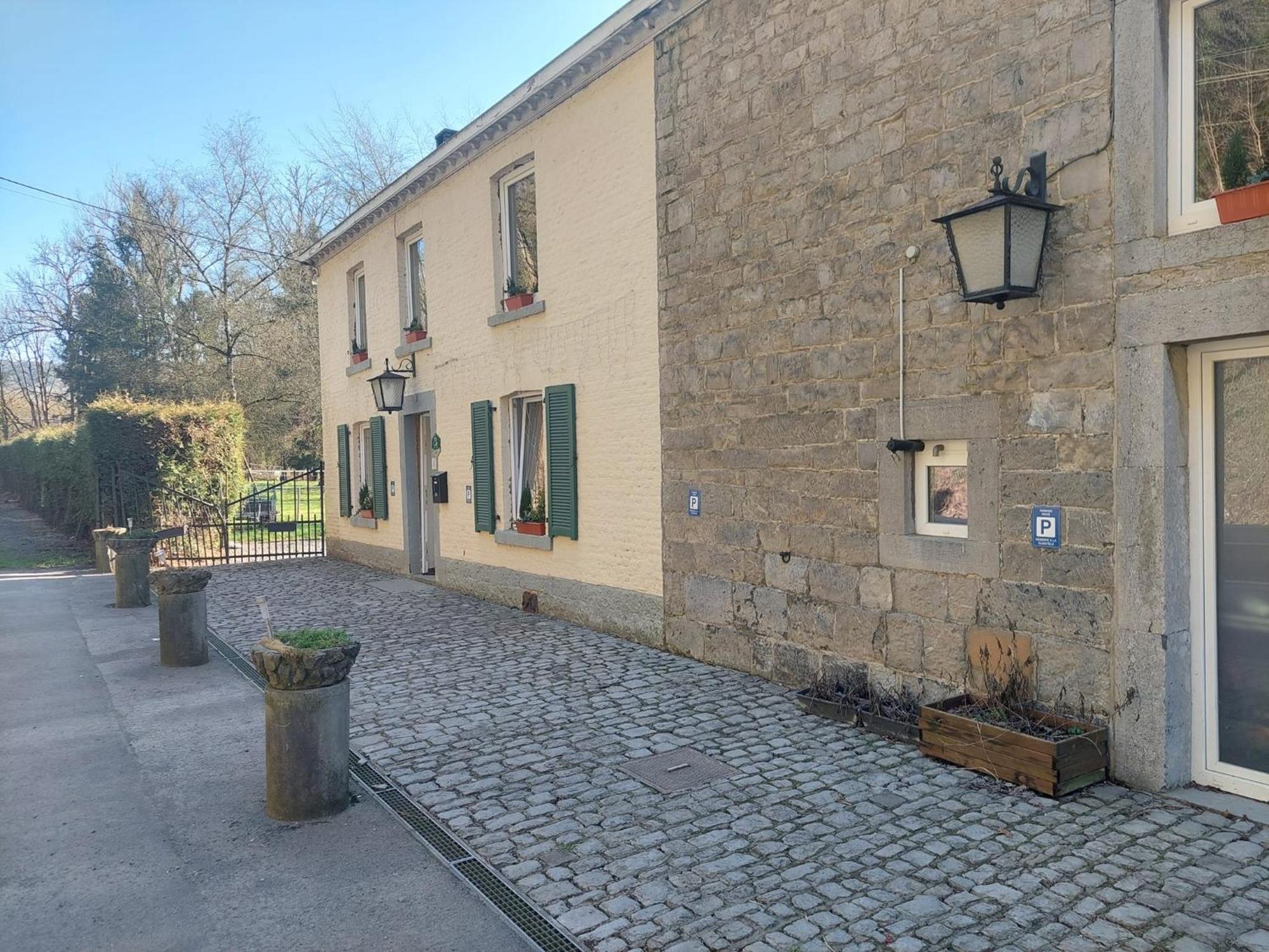 Au Doux Chardon Bed & Breakfast Durbuy Eksteriør bilde
