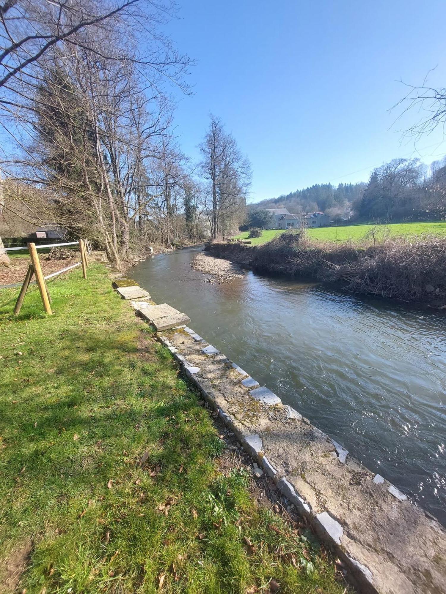 Au Doux Chardon Bed & Breakfast Durbuy Eksteriør bilde