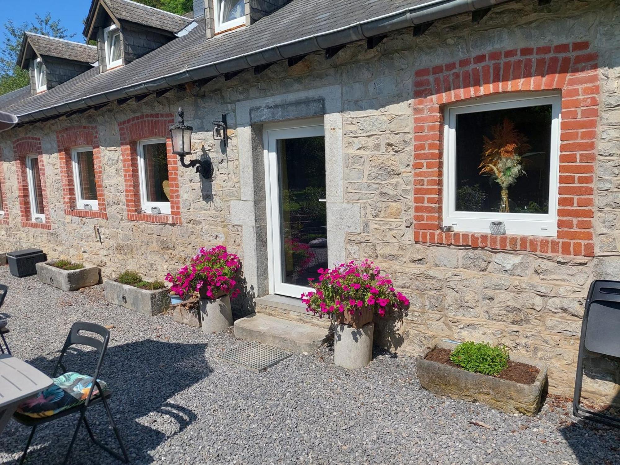 Au Doux Chardon Bed & Breakfast Durbuy Eksteriør bilde